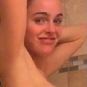 Elizabeth Turner naked tits