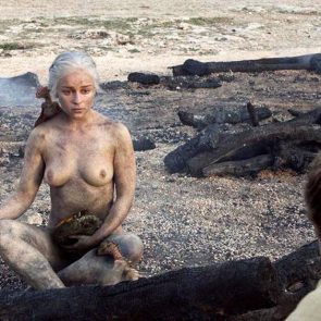 Emilia Clarke nude tits
