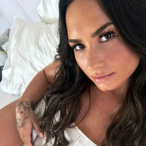 demi lovato naked in bed