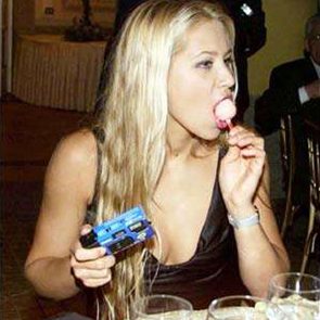 Anna Kournikova cleavage