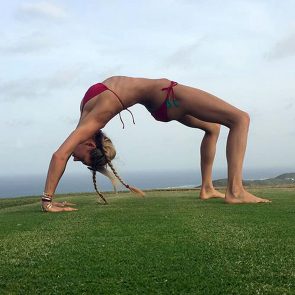 Anna Kournikova nude yoga