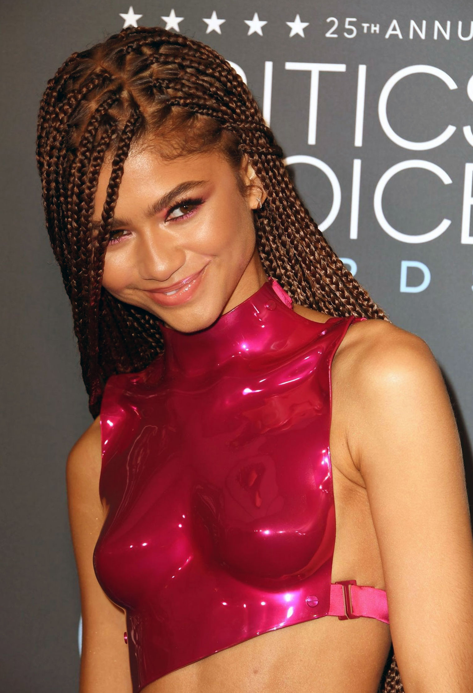 Zendaya deepfake. Зендая Коулман горячее. Зендая Коулман грудь. Зендая 18 +.