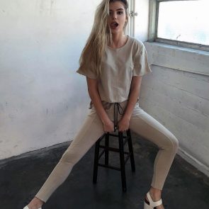 Alissa Violet legs