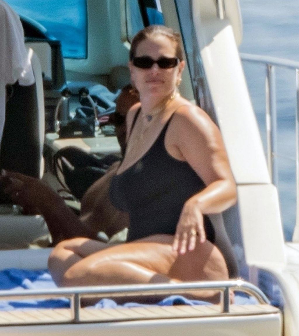 Ashley Graham sexy