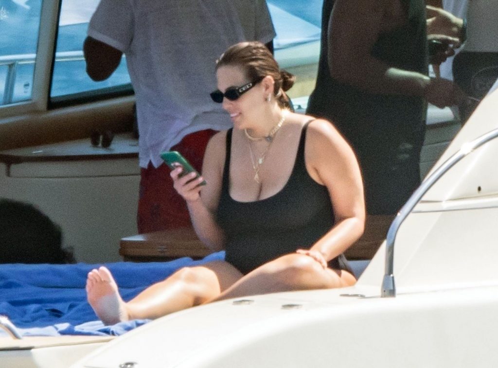 Ashley Graham cleavage