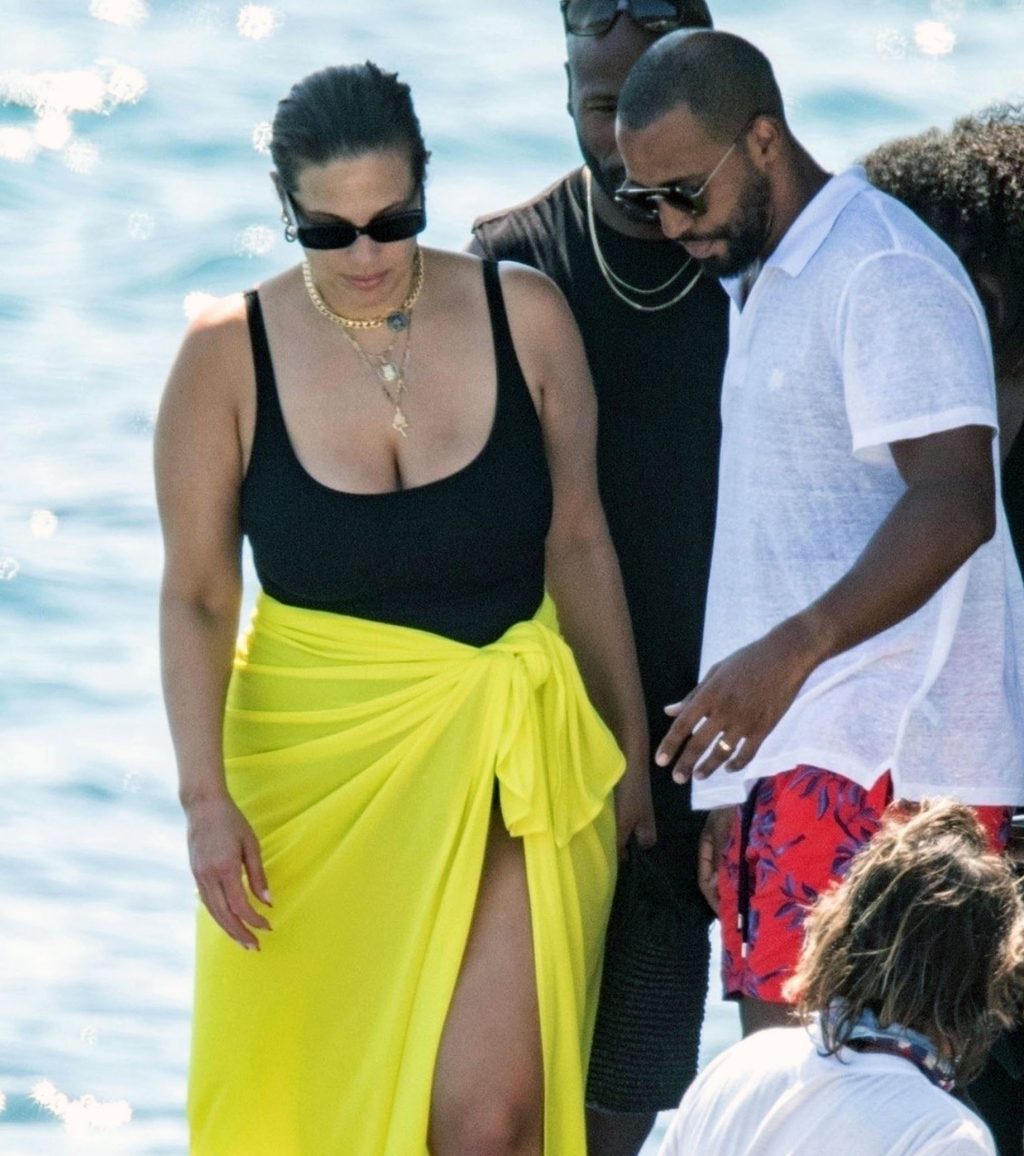Ashley Graham cleavage