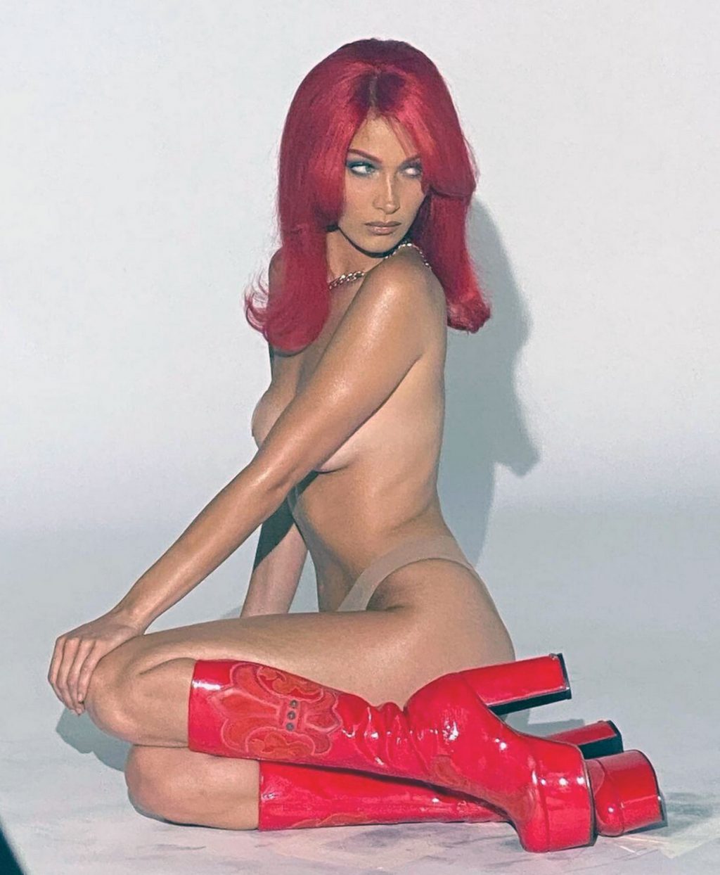 Bella Hadid nude