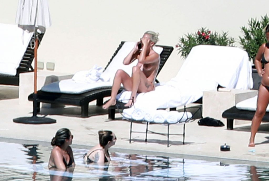 Lady Gaga boobs