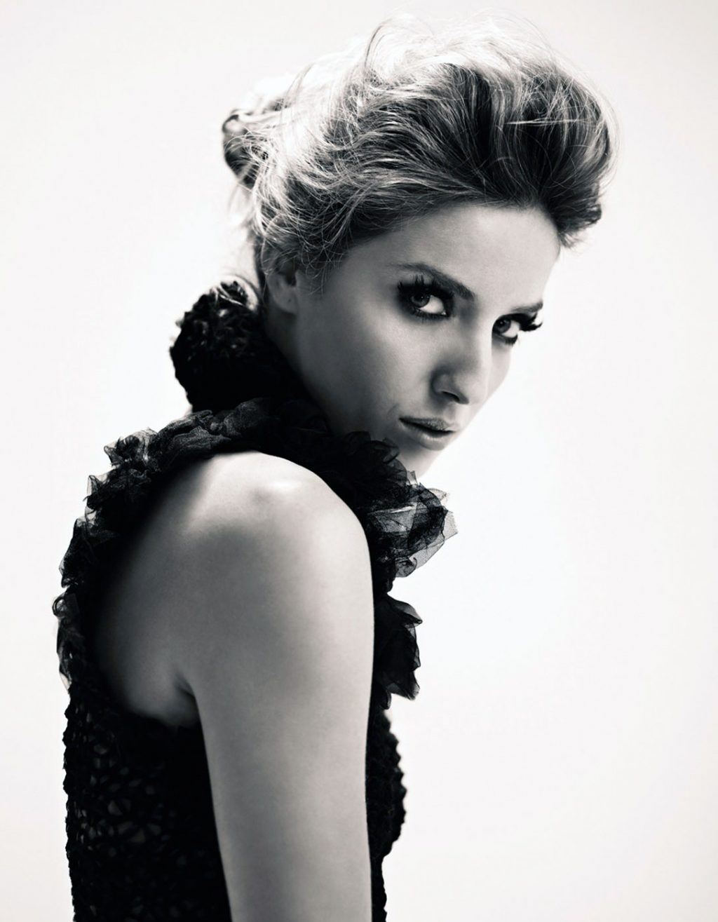 Annabelle Wallis hot