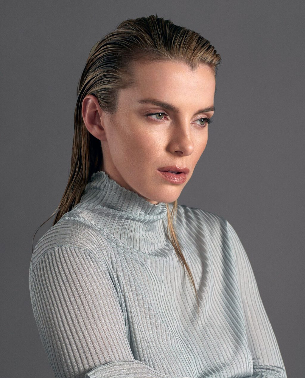 Betty Gilpin hot