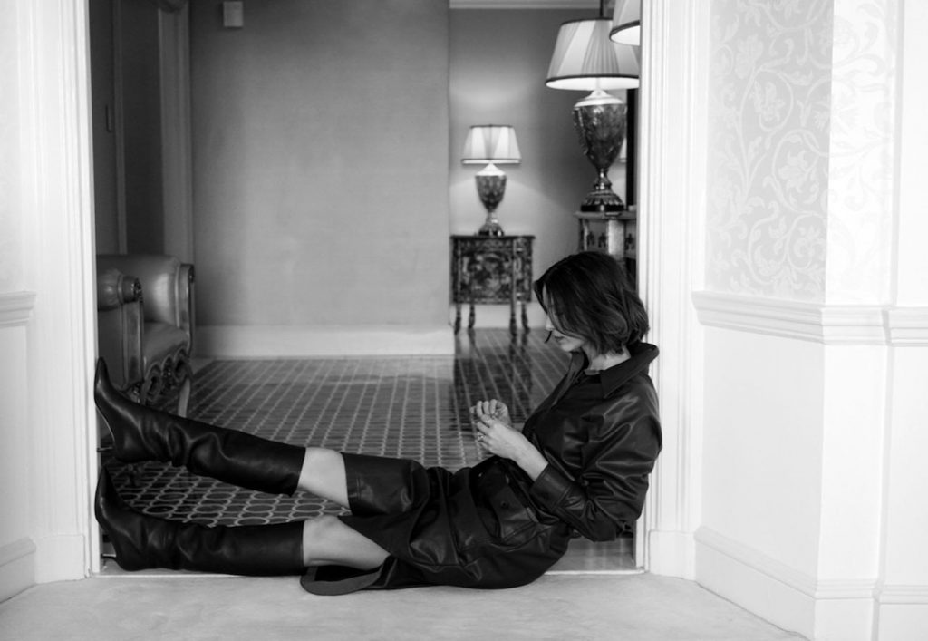 Caitriona Balfe legs